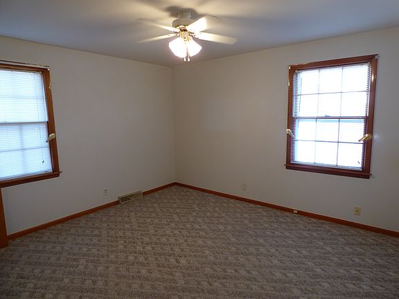 4th image of 127 Lexington Dr