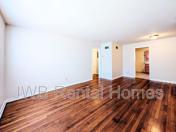 5th image of 3126 Belden St APT 1