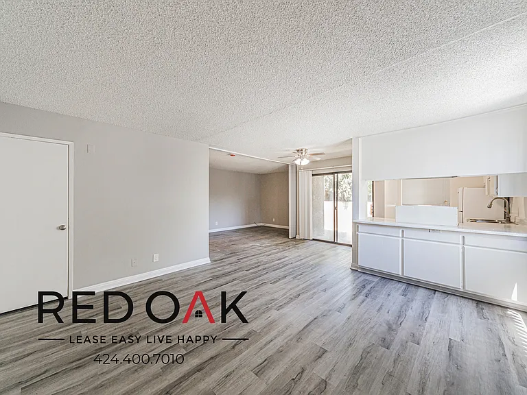 8614 Woodley Ave #104 — Photo 4