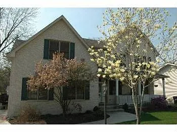 338 N Main St photo 1
