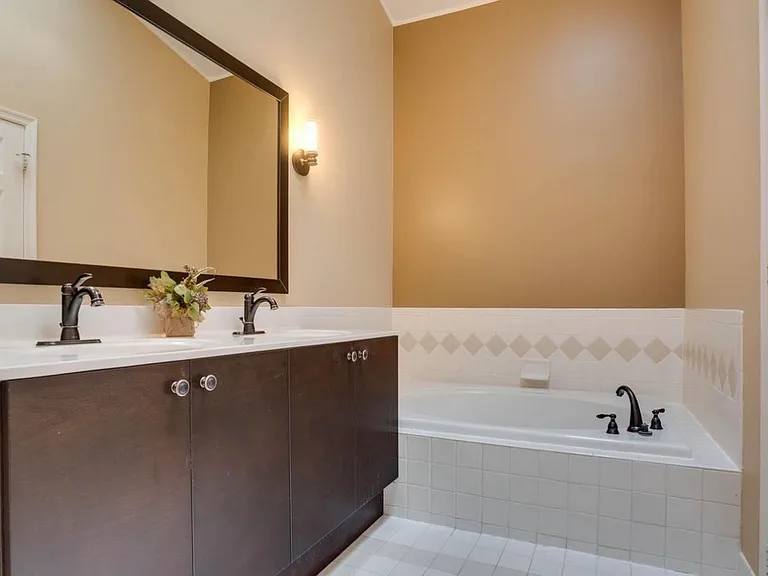 1316 Park Garden Ln — Photo 11