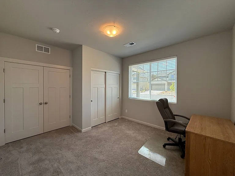 4057 SW Reindeer Ave — Photo 4