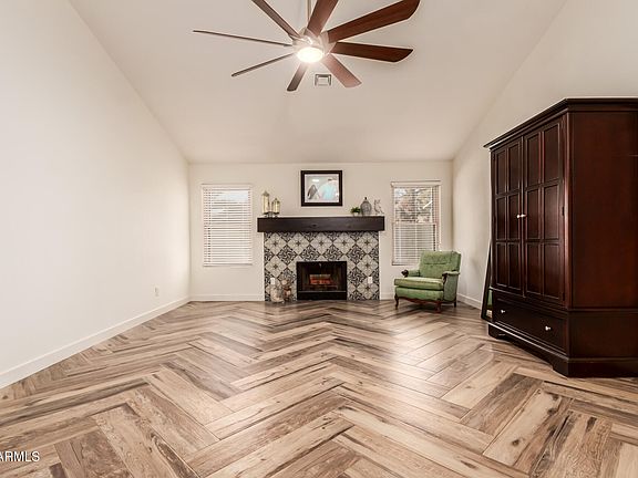 5th image of 624 S KENWOOD Lane