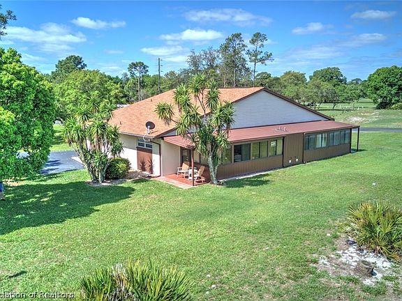 3rd image of 2402 Golf Hammock Dr