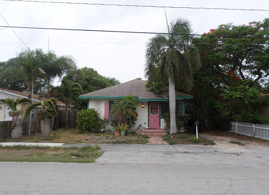 1st image of 626 SE 4th Ave