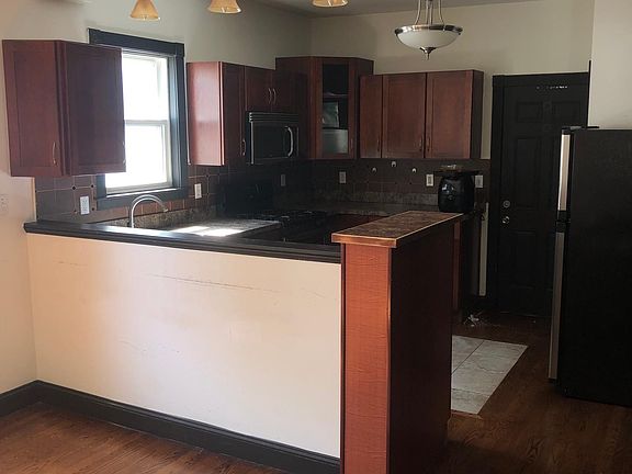 3rd image of 25 Taft St