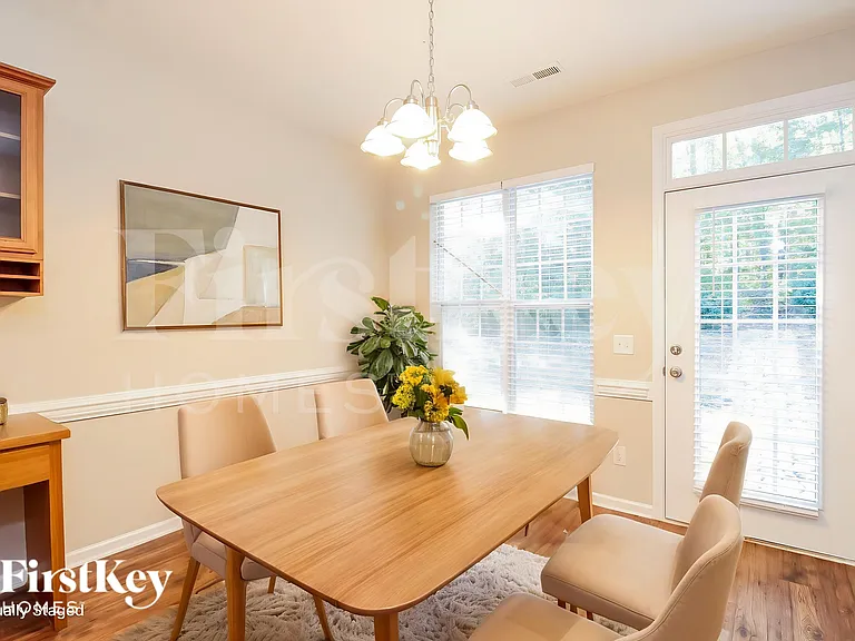 708 Hawthorn Ridge Dr — Photo 6