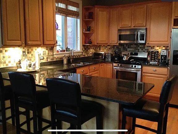 2nd image of 1912 W Touhy Ave APT 3W