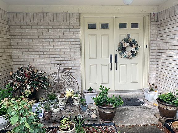 Porch/entry way