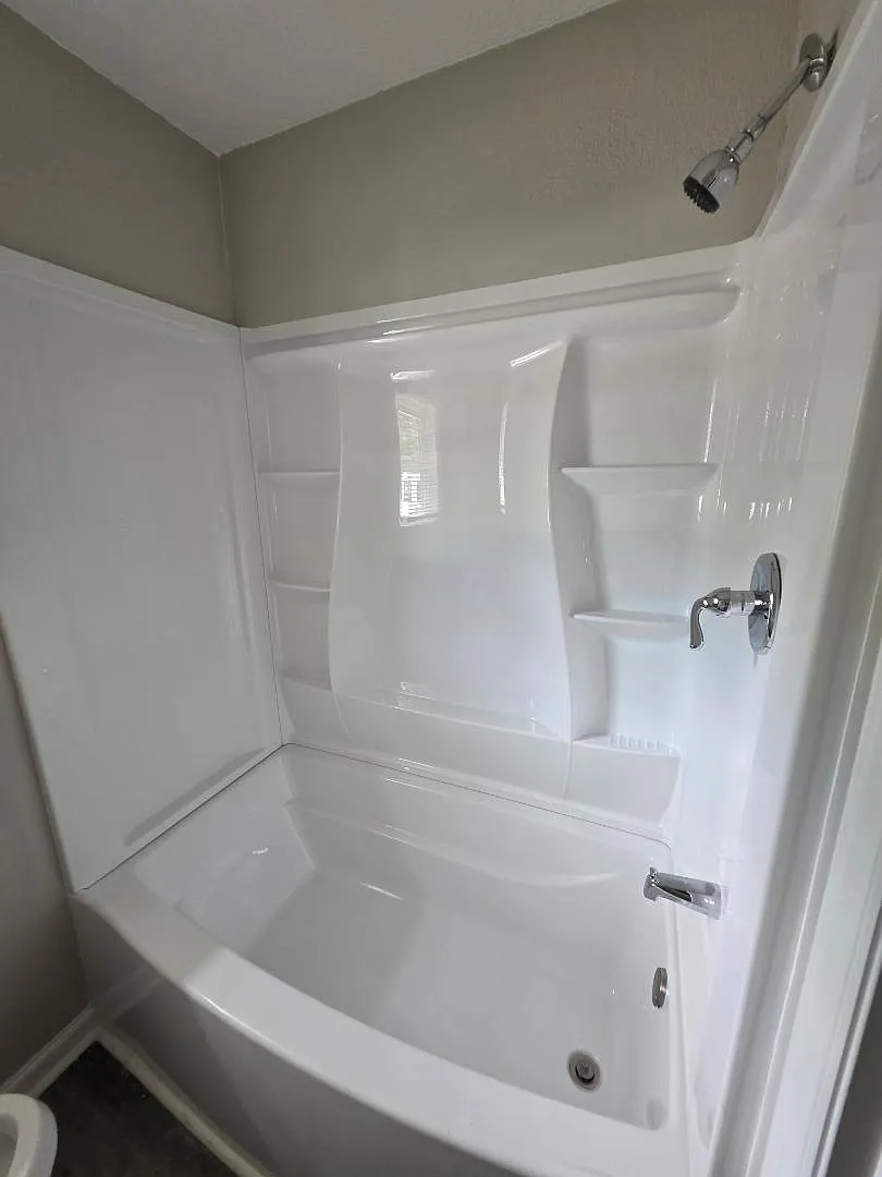5460 Old Thomasville Rd — Photo 3