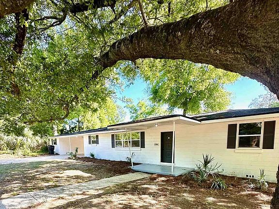 3rd image of 2784 Logan Dr