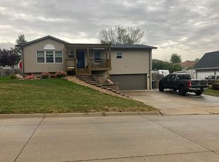 609 N Parker Rd, Oakland, IA 51560