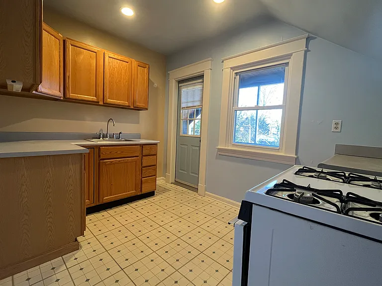 2703 E Strathmore Ave #300 — Photo 11