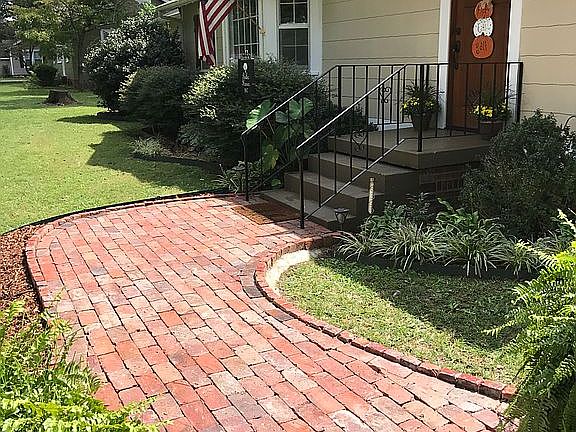 4th image of 138 College Ave