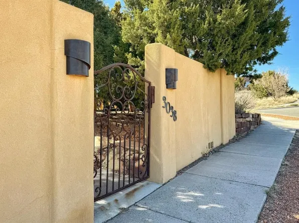 3038 Governor Lindsey Rd, Santa Fe, NM 87505