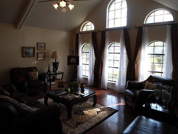 3rd image of 126 Lone Oak St