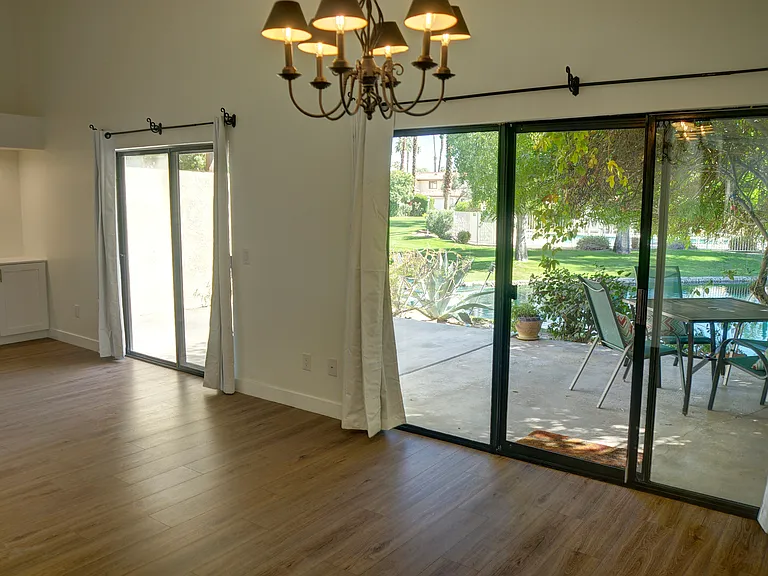 140 Willow Lake Dr — Photo 8