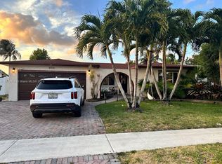 8935 NW 11th St, Pembroke Pines, FL 33024