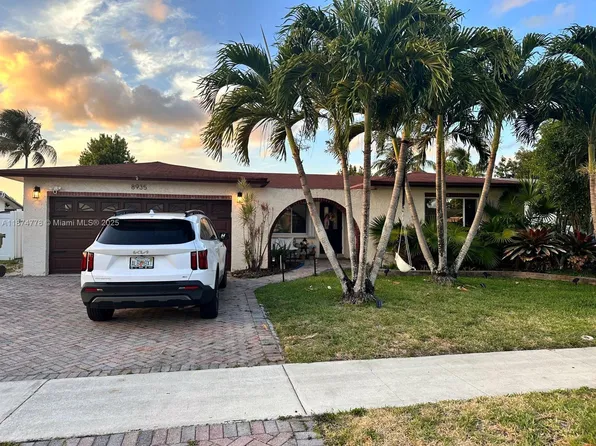 8935 NW 11th St, Pembroke Pines, FL 33024