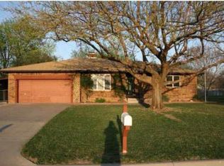 718 N Surrey Ln, Maize, KS 67101