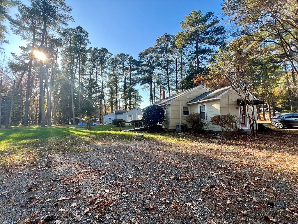 3 bed, 1.0 bath, 1104 sqft, $2,500 — Photo 3