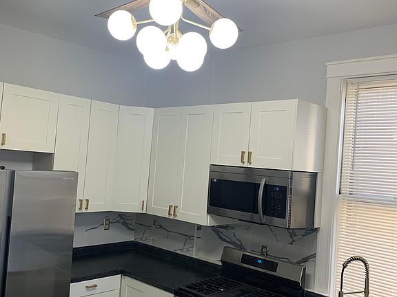 5th image of 2637 W Walton St #2