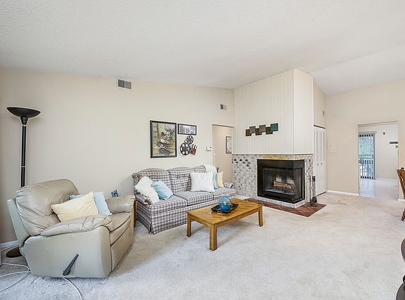 3rd image of 123 Olesen Dr Unit 3-L