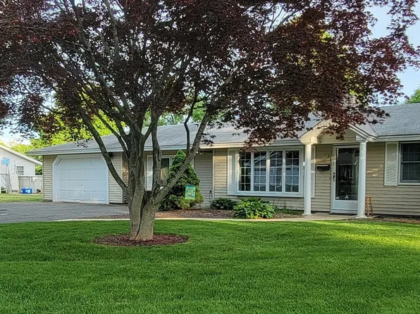 1 Curwen Rd, Peabody, MA 01960