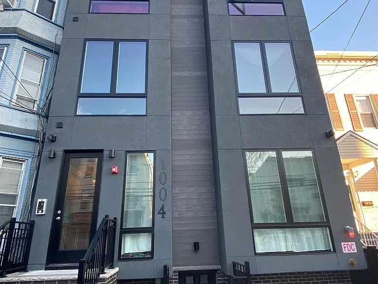 1004 Summit Ave #102 — Photo 21