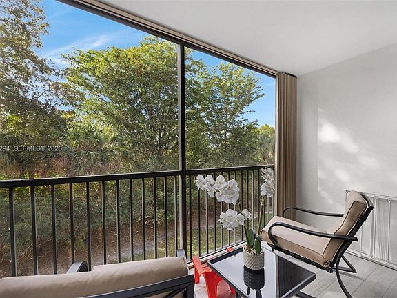 4th image of 900 SW 142nd Ave APT 306L