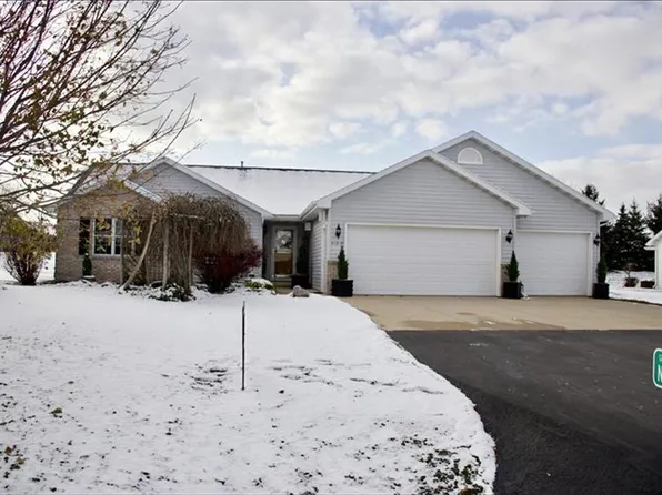 N1219 Redwing Dr, Greenville, WI 54942