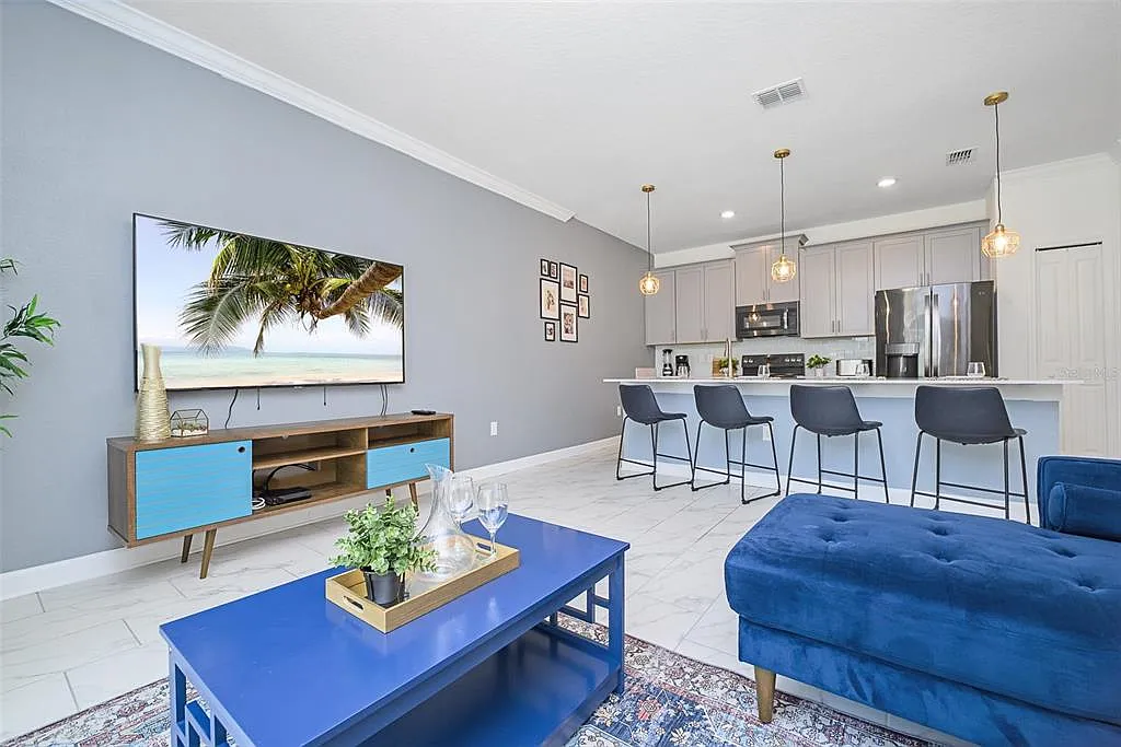 4 bed, 3.0 bath, 1914 sqft, $3,100 — Photo 3