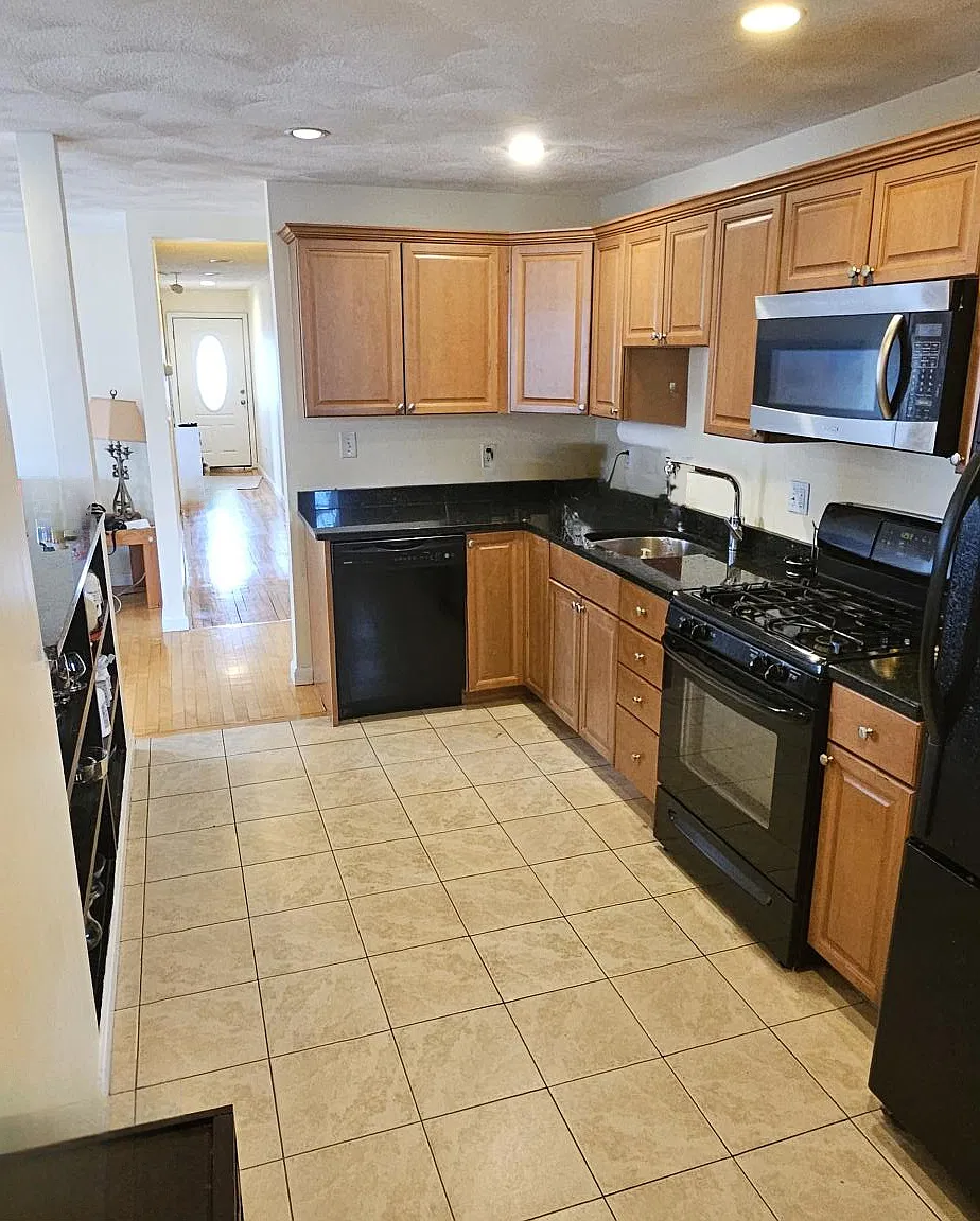 2 bed, 940 sqft, $3,300 — Photo 4