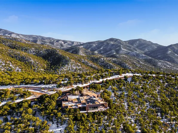 1135 S Summit Dr, Santa Fe, NM 87501