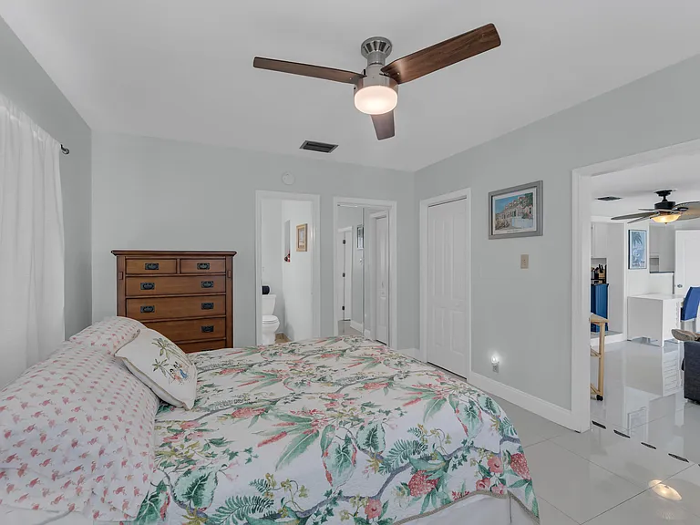 348 SE 18th Ave — Photo 37