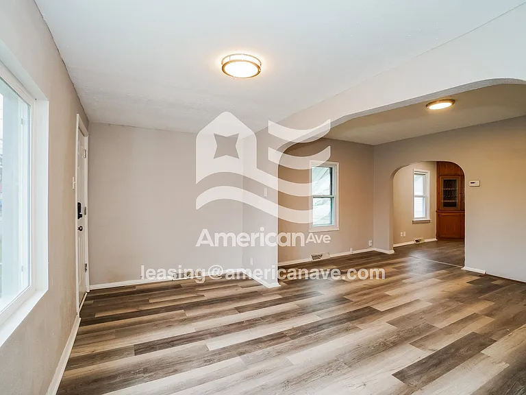 914614_004_wm_-_living_room_13470289.jpg