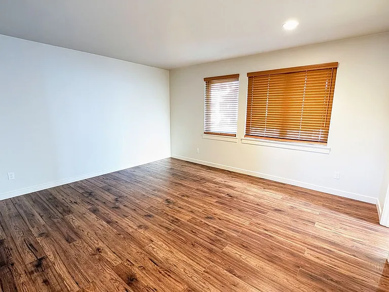 625 Covington Ave — Photo 12