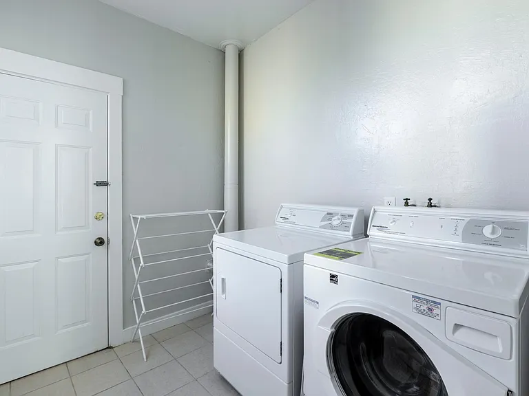 653 Minna St — Photo 21