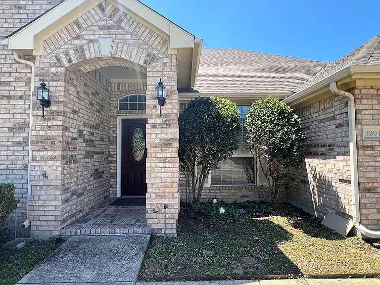 3204 Rainburst Ln — Photo 2