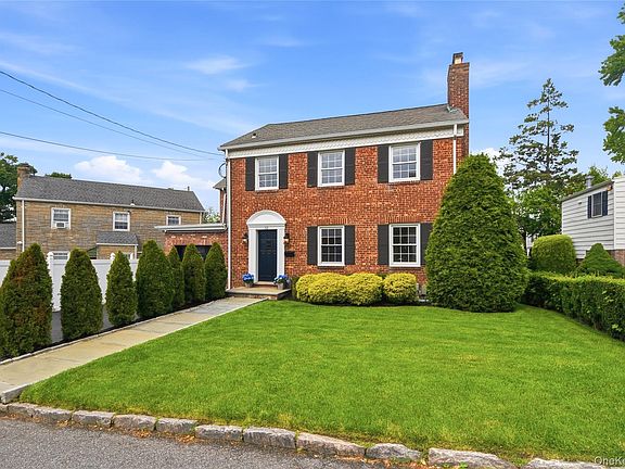 2nd image of 32 Huntington Drive