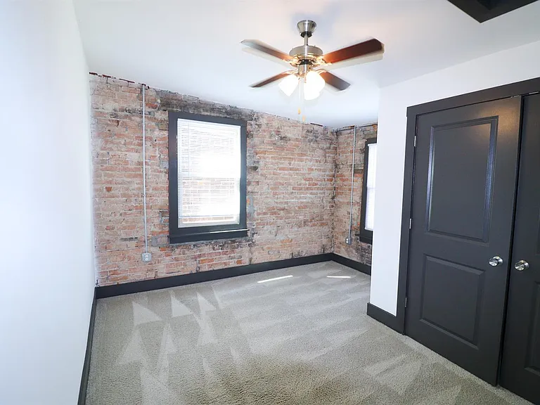 2611 Vine St — Photo 37