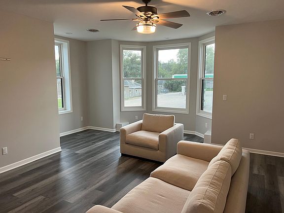 3rd image of 328 3rd St Unit 1