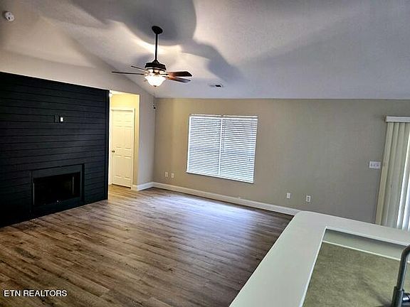 3rd image of 1836 Hunters Hill Blvd