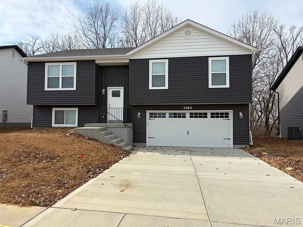 1174 Marathon Dr photo 1