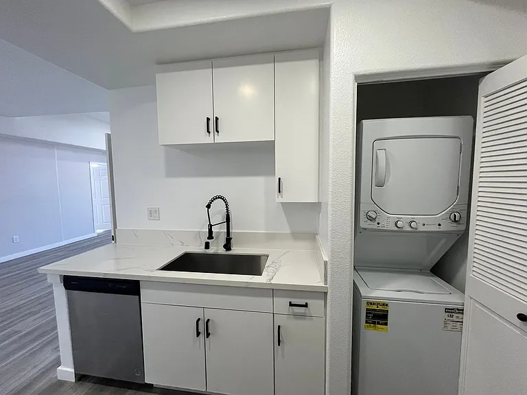 2820 Sawtelle Blvd — Photo 136