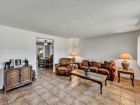 4th image of 1251 N Stephora Ave