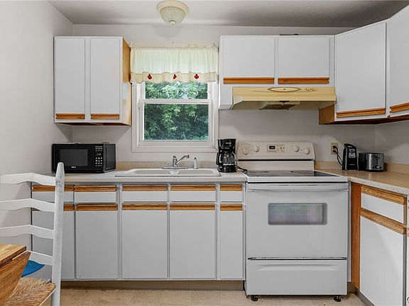 4th image of 3826 Split Rock Rd