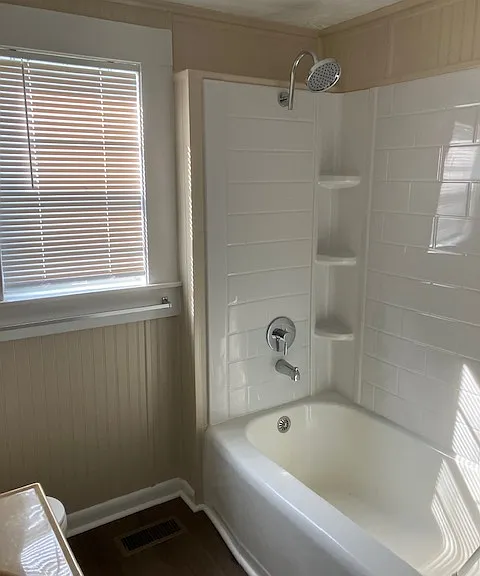 201 Rogers Cir — Photo 4