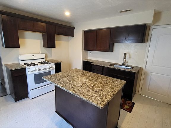 4th image of 4011 Liggett Dr