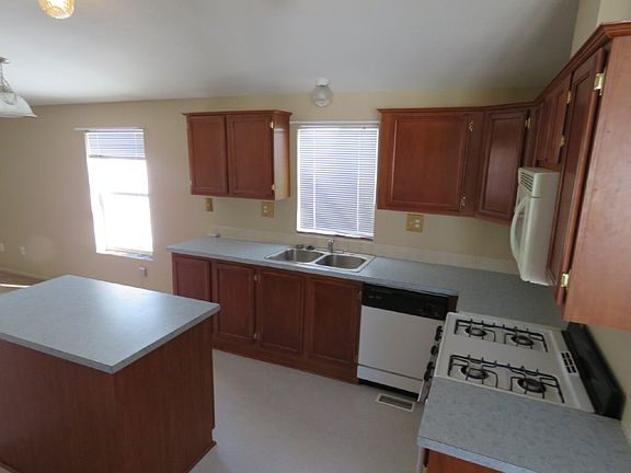 5th image of 30847 Tanner Dr
